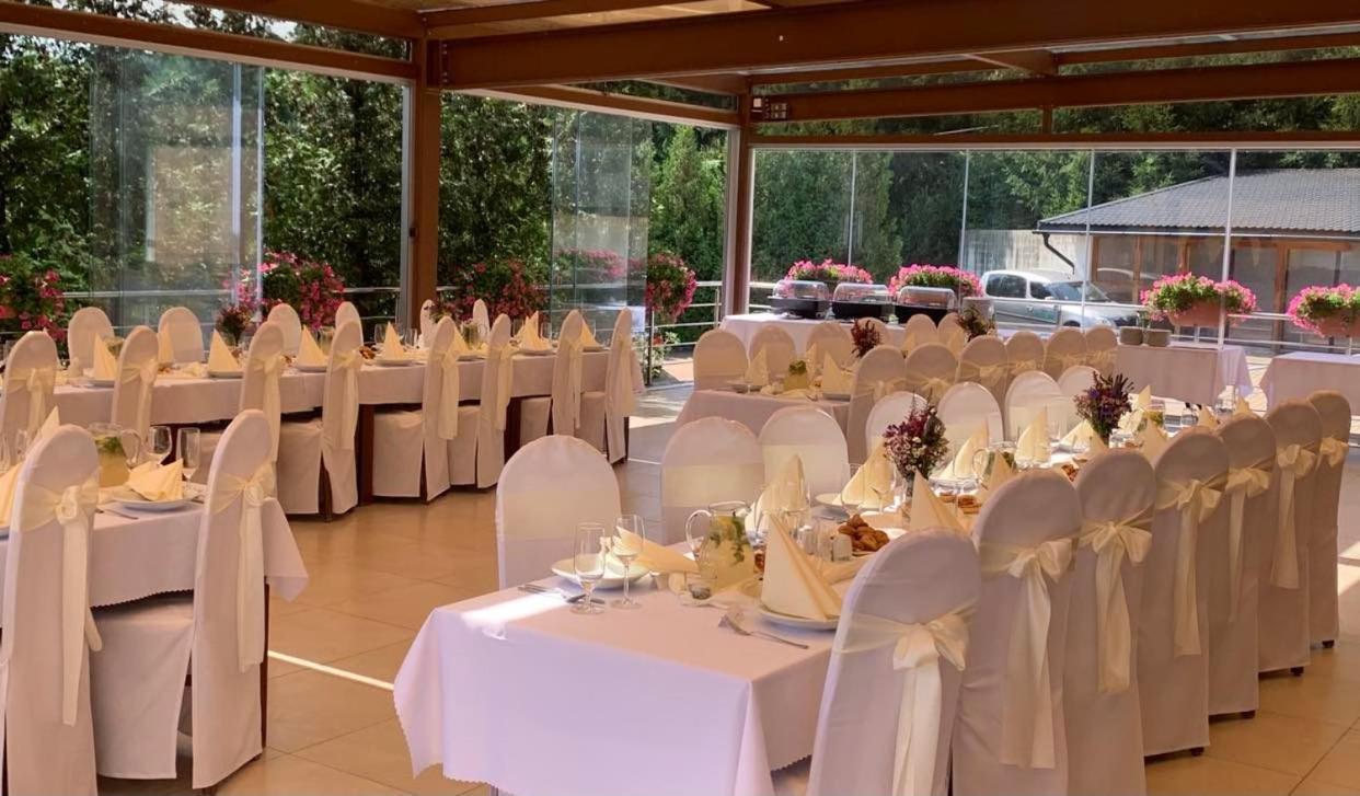Hotel Auto Jas Нітра Екстер'єр фото