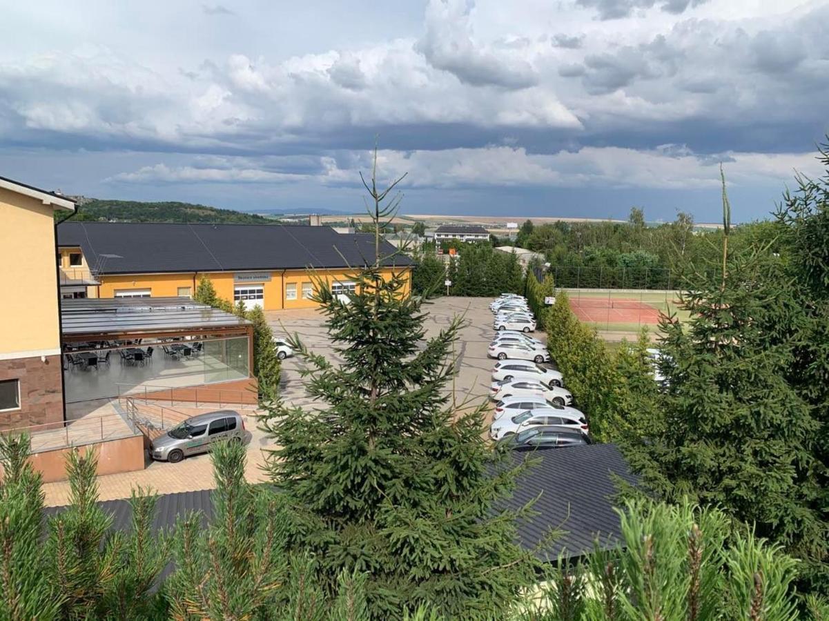 Hotel Auto Jas Нітра Екстер'єр фото