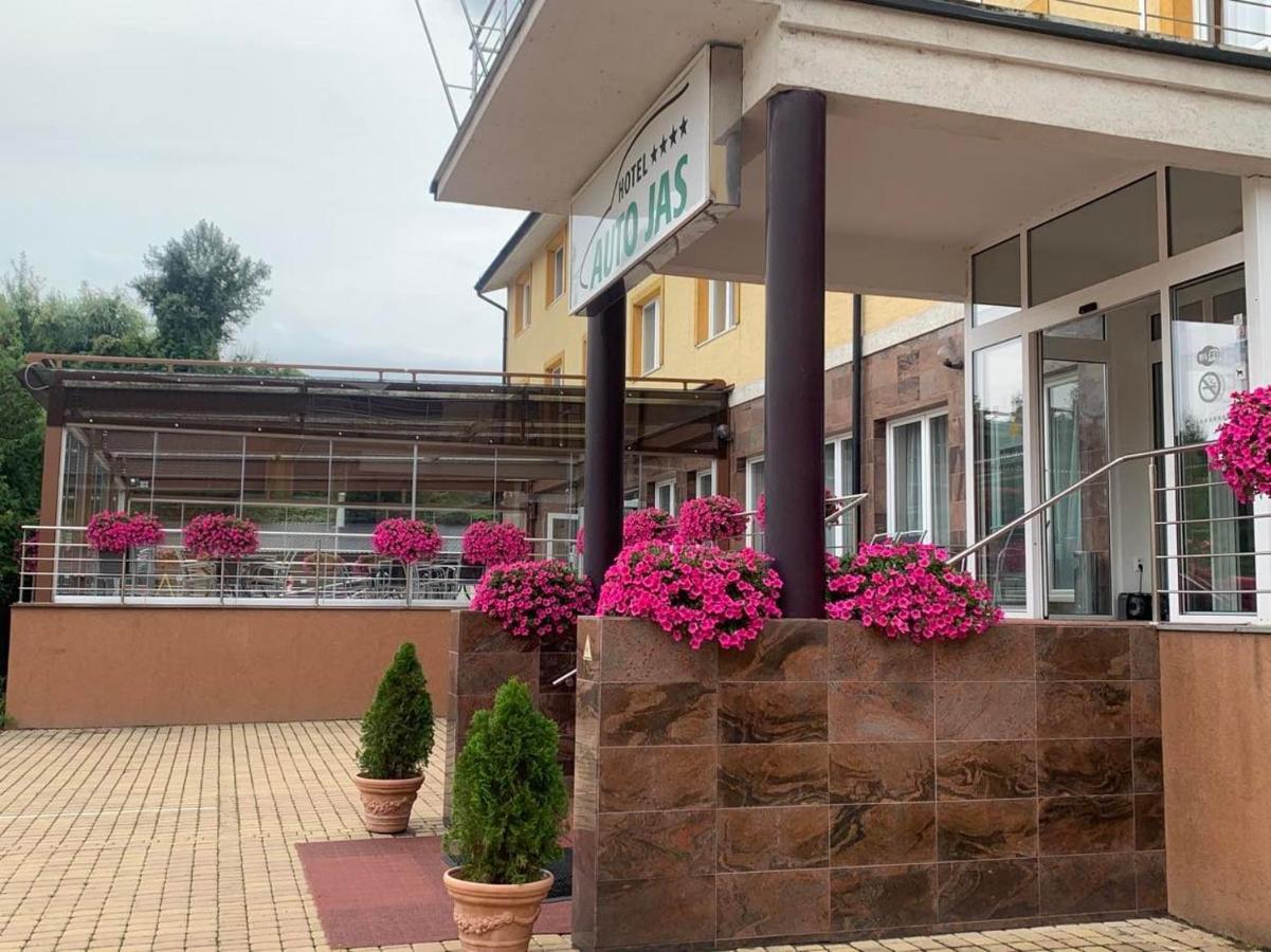 Hotel Auto Jas Нітра Екстер'єр фото