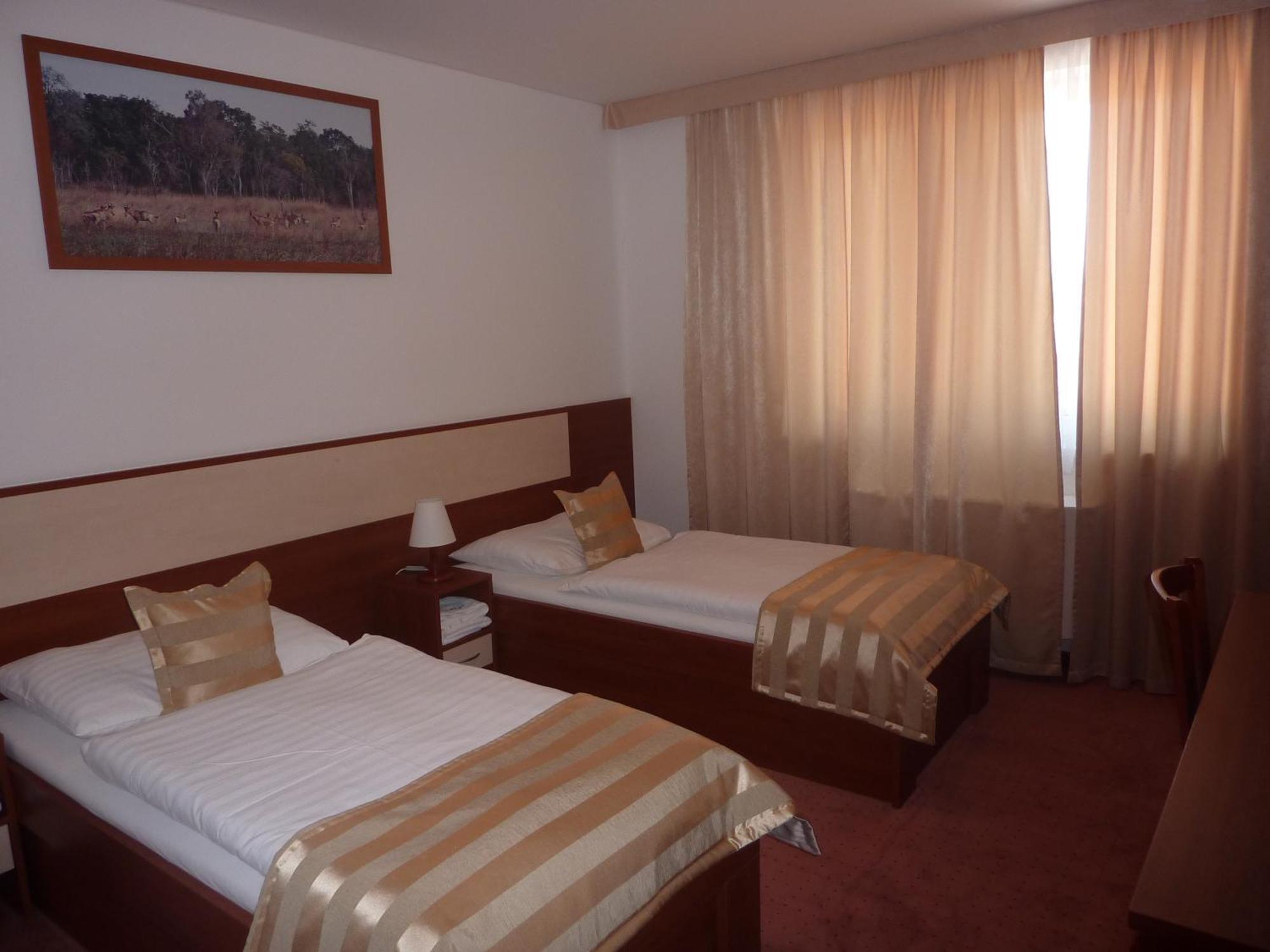 Hotel Auto Jas Нітра Екстер'єр фото