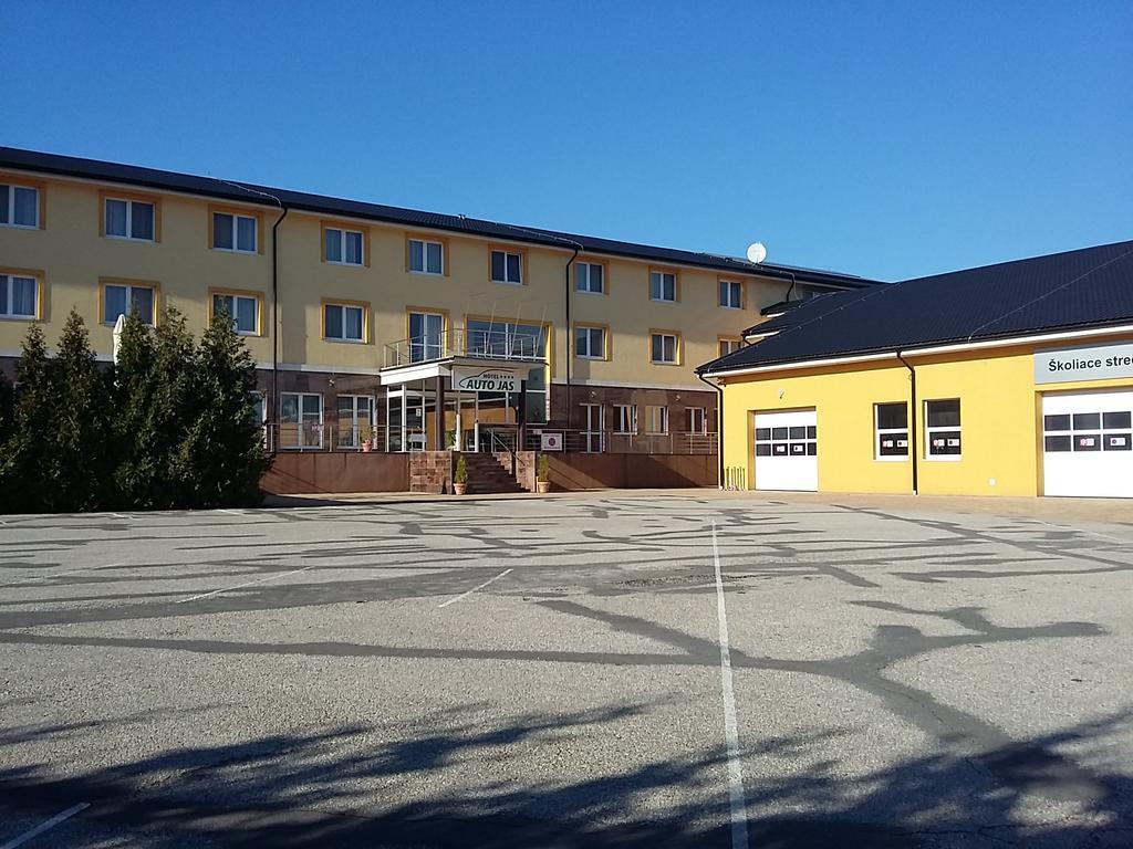 Hotel Auto Jas Нітра Екстер'єр фото