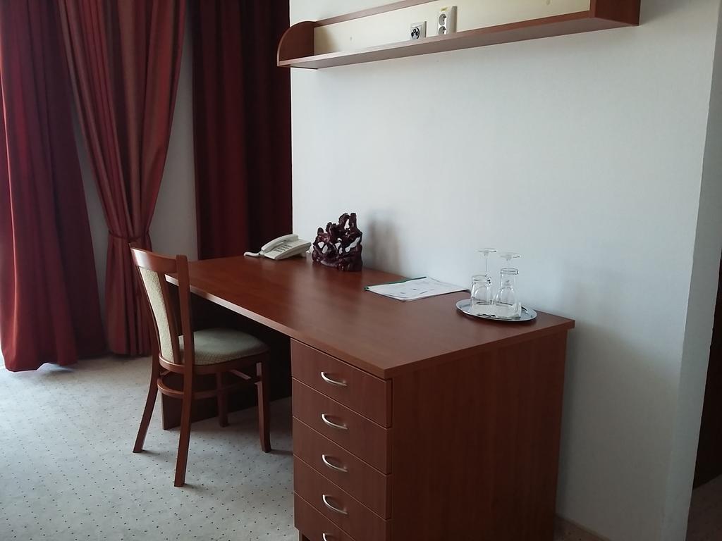 Hotel Auto Jas Нітра Екстер'єр фото