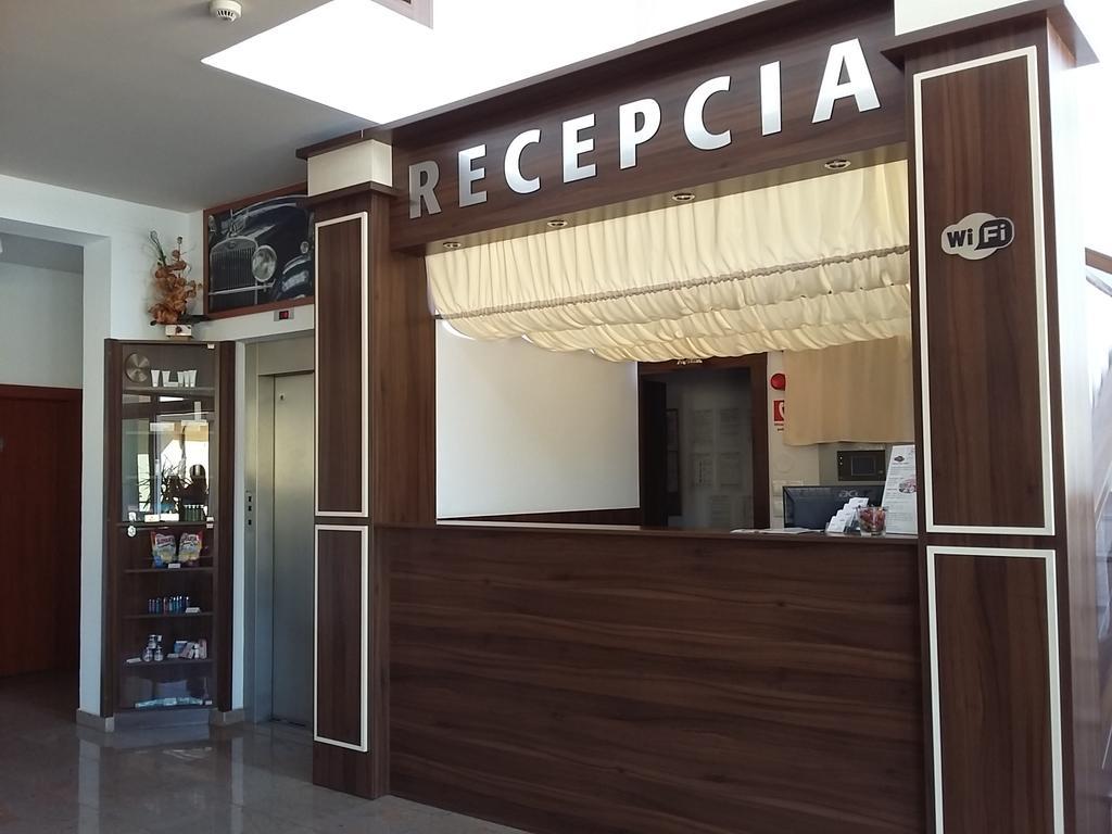 Hotel Auto Jas Нітра Екстер'єр фото