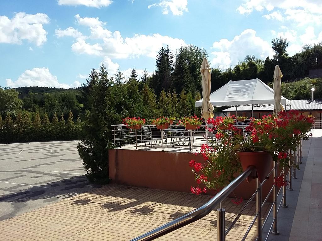 Hotel Auto Jas Нітра Екстер'єр фото